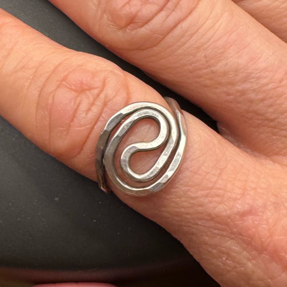 Modernist Sterling Silver Swirling Design Size 7
